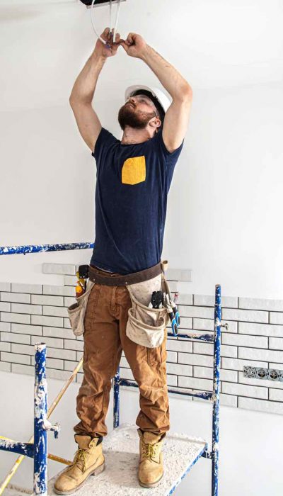 electrician-builder-at-work-installation-of-lamps-52CY9UP.jpg